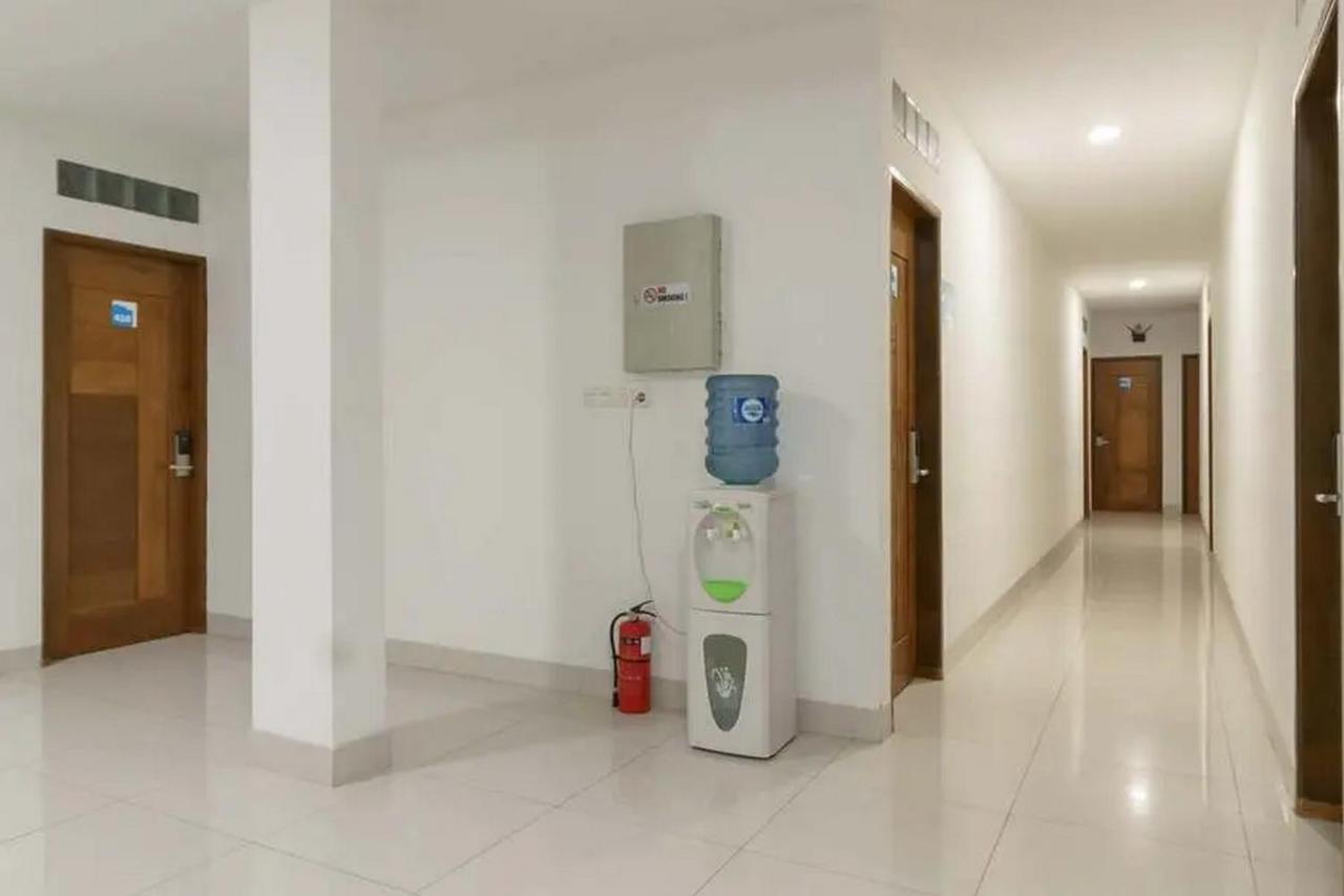 RedDoorz Plus @ Cemara Asri Medan Bagian luar foto