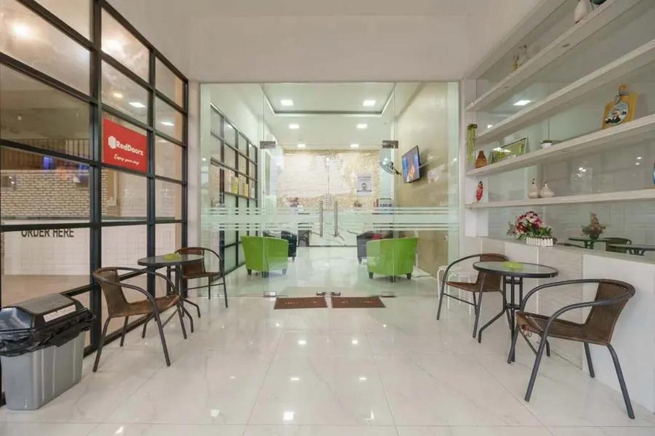 RedDoorz Plus @ Cemara Asri Medan Bagian luar foto