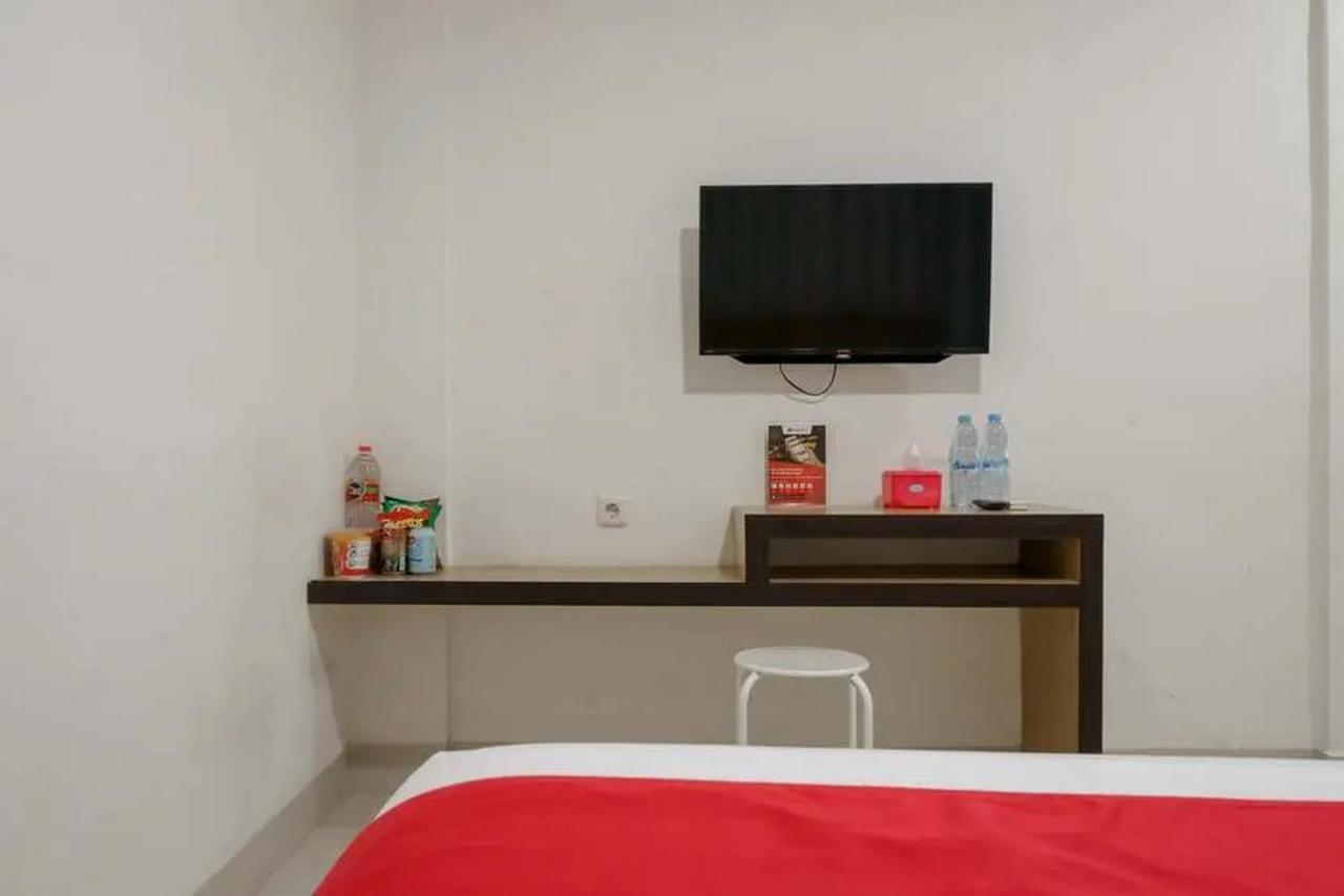 RedDoorz Plus @ Cemara Asri Medan Bagian luar foto