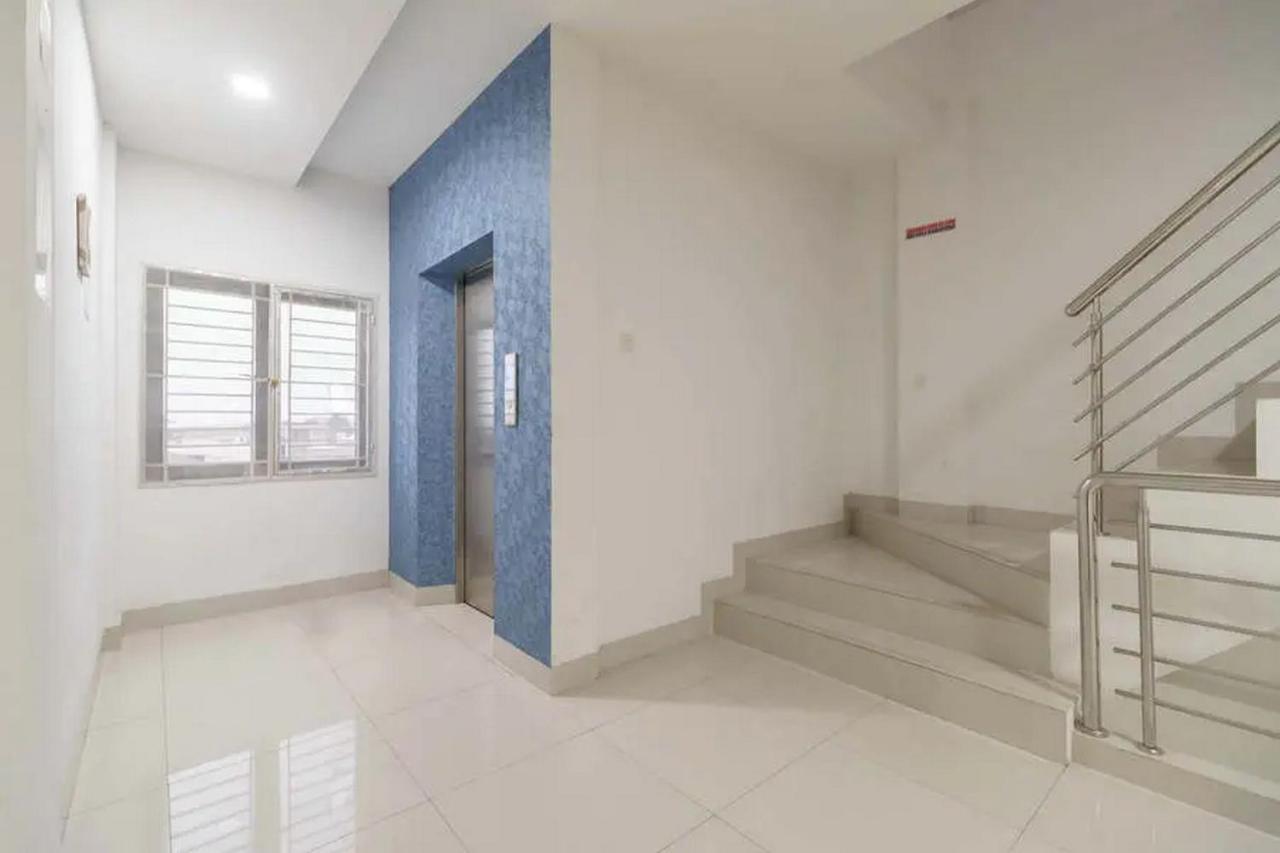 RedDoorz Plus @ Cemara Asri Medan Bagian luar foto