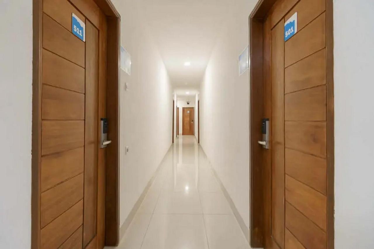 RedDoorz Plus @ Cemara Asri Medan Bagian luar foto