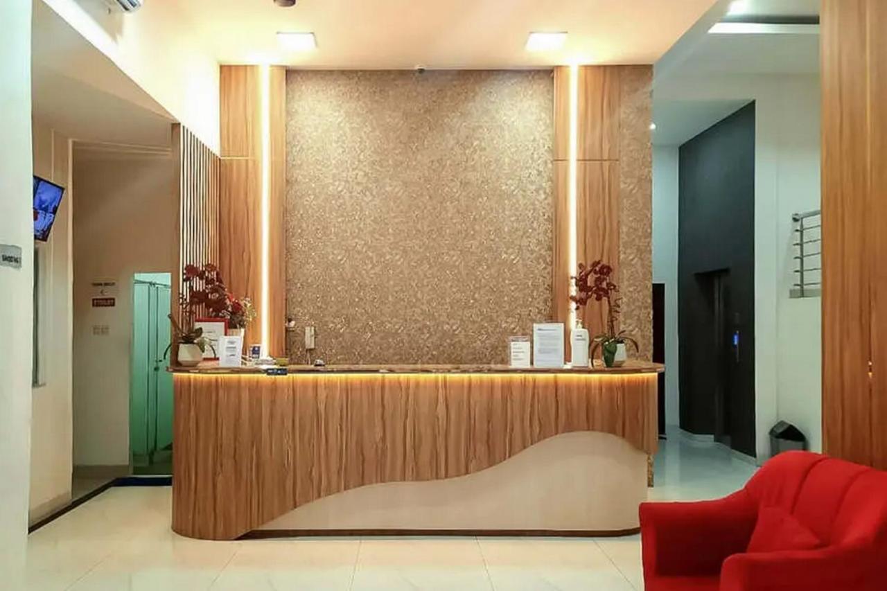 RedDoorz Plus @ Cemara Asri Medan Bagian luar foto